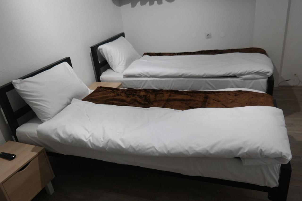 Villa Family Kumanovo Exteriör bild