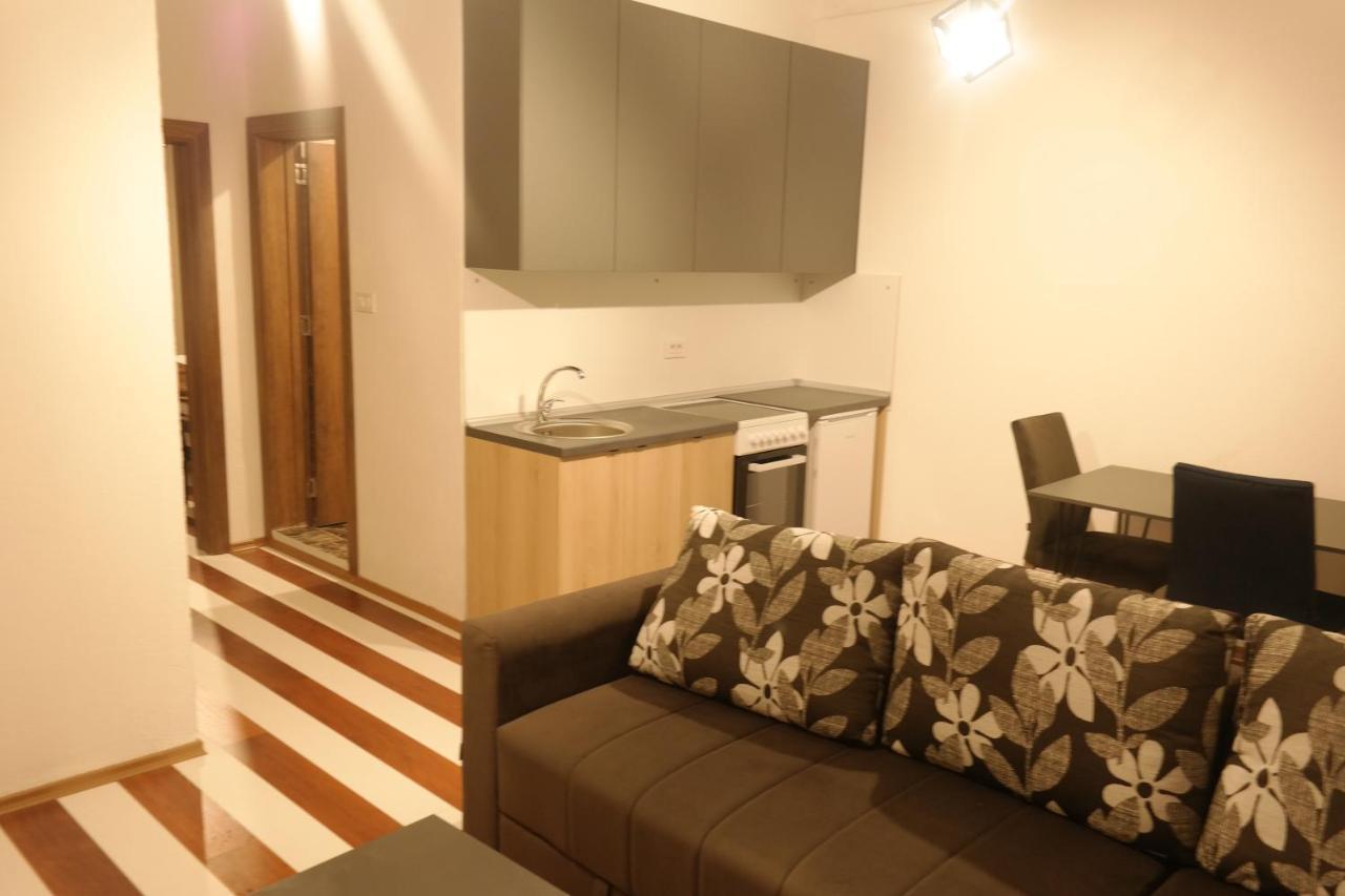 Villa Family Kumanovo Exteriör bild