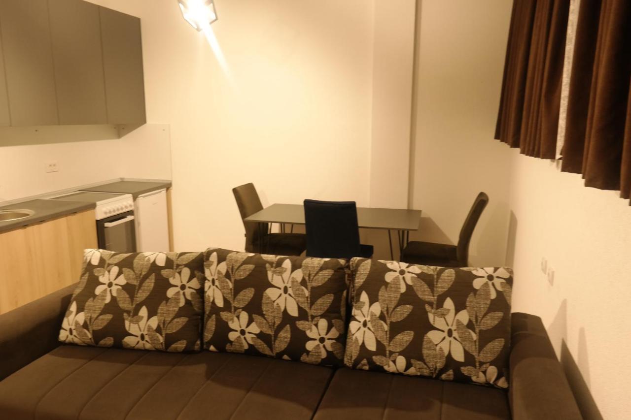 Villa Family Kumanovo Exteriör bild