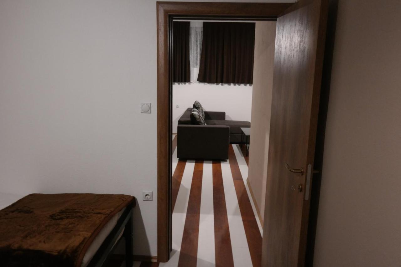 Villa Family Kumanovo Exteriör bild