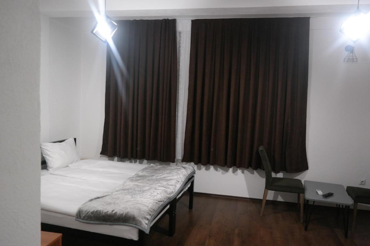 Villa Family Kumanovo Exteriör bild