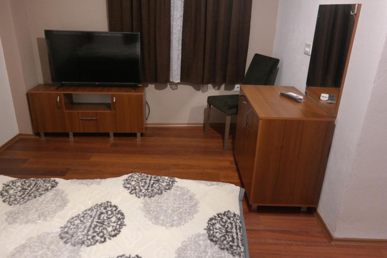Villa Family Kumanovo Exteriör bild