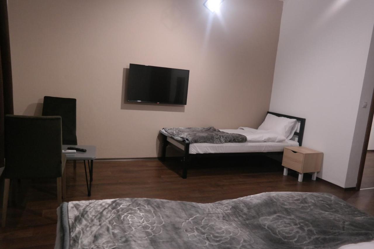 Villa Family Kumanovo Exteriör bild