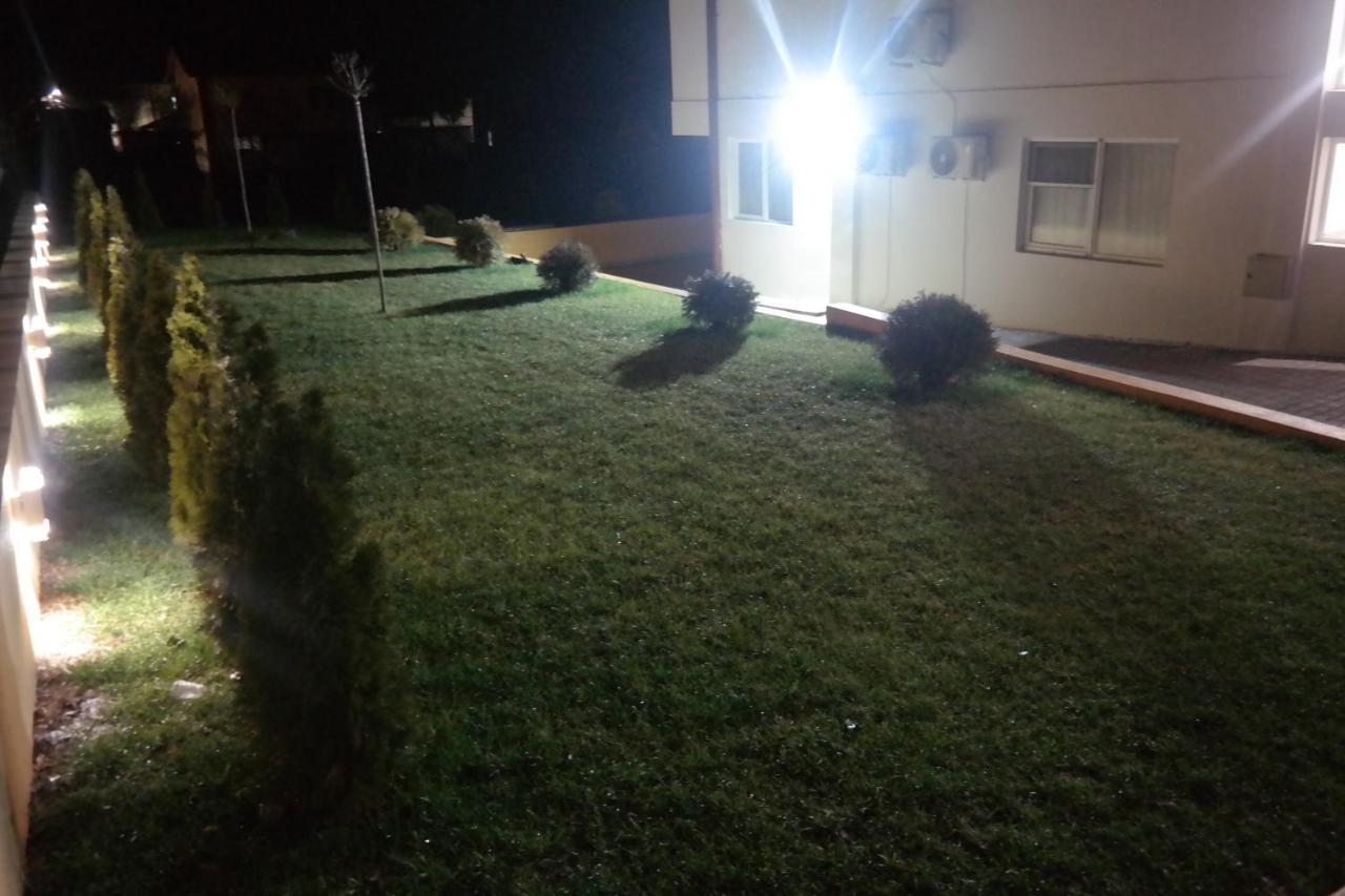 Villa Family Kumanovo Exteriör bild