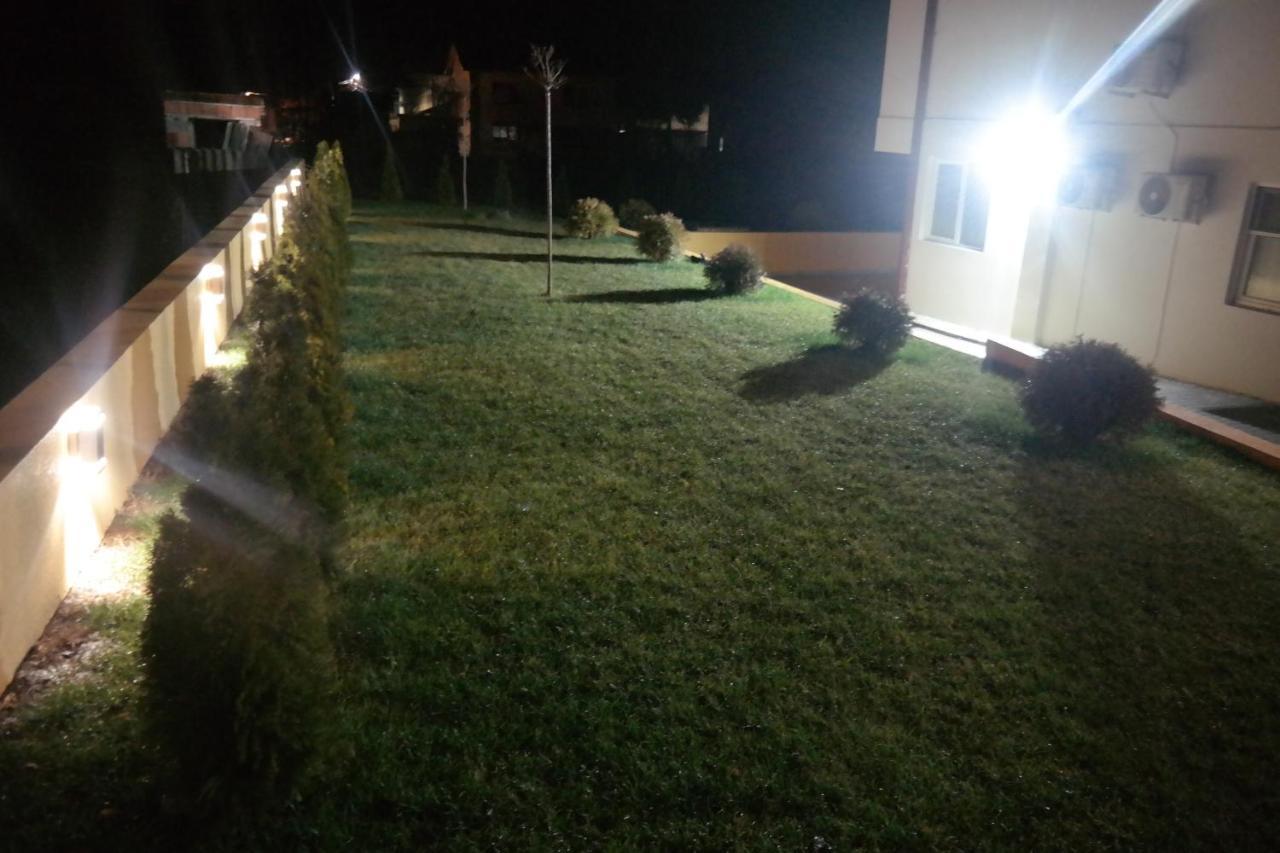 Villa Family Kumanovo Exteriör bild